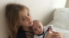 La imagen más tierna: Lorenzo Tinelli en brazos de la hija de Guillermina Valdes La imagen más tierna: Lorenzo Tinelli en brazos de la hija de Guillermina Valdes