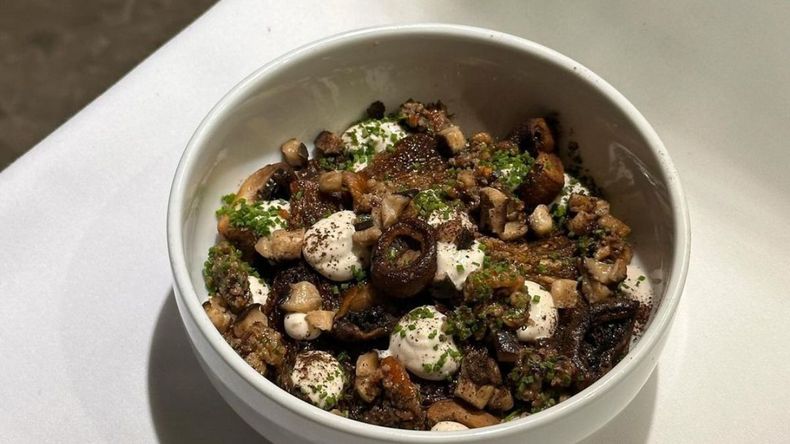 Su propuesta culinaria innovadora, su ambiente sofisticado y su excelente servicio lo posicionaron como uno de los restaurantes más exclusivos de Buenos Aires.  