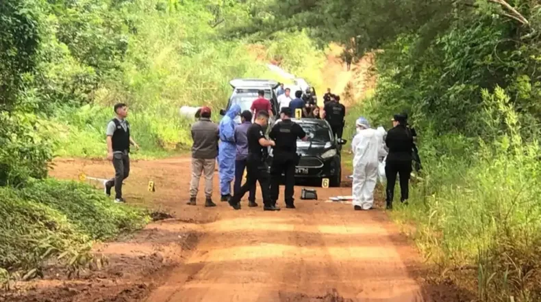 La Policía periciando la escena en Misiones.