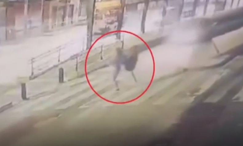 Dos adolescentes fueron atropelladas en San Justo: el conductor iba por el Metrobus y huyó