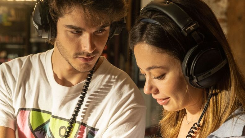 Esta comedia romántica cuenta la historia de cómo David y Margot se encontrarán de casualidad para cambiar el rumbo de sus vidas y está basada en un libro.