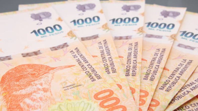 Por otro lado, se mantendrá el pago del bono de hasta $55.000 para jubilados y pensionados, y se aumentó el monto de la Tarjeta Alimentar 