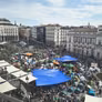 España: cientos de personas acampan en la Puerta del Sol contra la crisis habitacional tras el desalojo de una mujer de 70 años