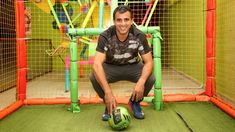 Roberto Monserrat, conocido como El diablo, fue un destacado futbolista argentino que salió campeón en River, pero al colgar los botines se dedicó plenamente a su familia y los negocios. Roberto Monserrat, conocido como El diablo, fue un destacado futbolista argentino que salió campeón en River, pero al colgar los botines se dedicó plenamente a su familia y los negocios.