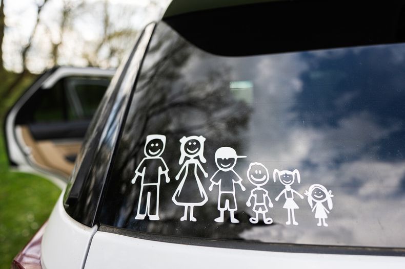 Atención al estilo: qué multa podés recibir por modificar la visión del auto