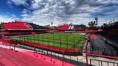 Los balazos impactaron en la puerta número 6 del estadio Marcelo Bielsa. Los balazos impactaron en la puerta número 6 del estadio Marcelo Bielsa.