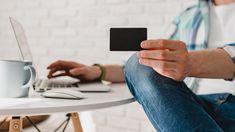 Los titulares de AUH podrán recibir el monto de diciembre con extra y además en 2023 habrá un incremento en otro beneficio. Los titulares de AUH podrán recibir el monto de diciembre con extra y además en 2023 habrá un incremento en otro beneficio.