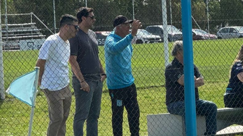 Diego Milito, presente en el Tita Mattiussi, para ver a su hijo Leandro.  