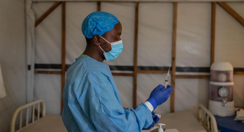 El personal de salud del Congo combatiendo contra la enfermedad.