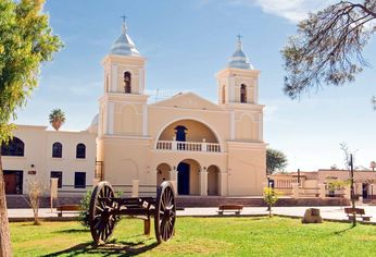 San Carlos, viñedos y tradición en el norte argentino.
