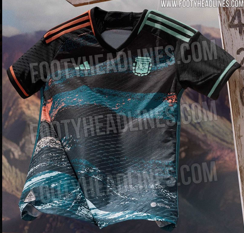 La imagen de la casaca se difundió en la web footyheadlines.
