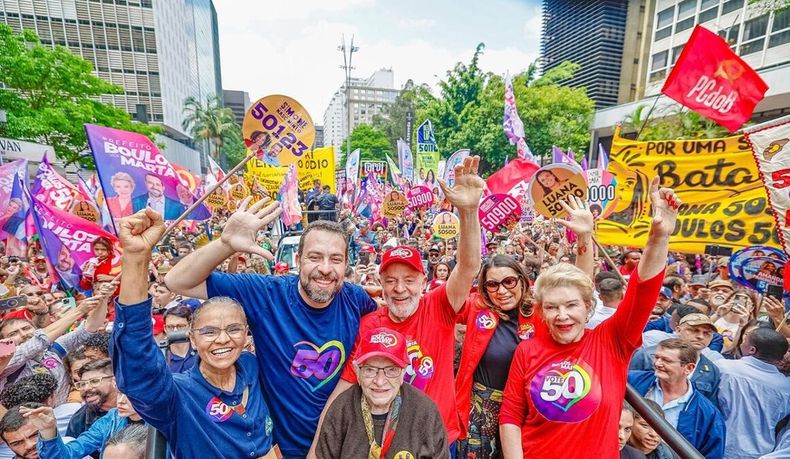 Lula junto a Guilherme Boulos en la campaña previa a la primera vuelta.
