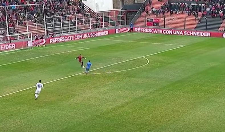 El insólito blooper del arquero Sebastián Sosa.