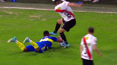 El momento que Ramallo le pega a Fabra. El momento que Ramallo le pega a Fabra.