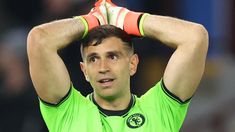 Emiliano Martínez. Emiliano Martínez.