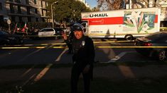 Un camión de mudanzas embistió contra una marcha en respaldo a las protestas en Irán. Un camión de mudanzas embistió contra una marcha en respaldo a las protestas en Irán.