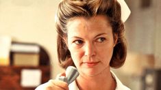 Louise Fletcher encarnando a Ratched.