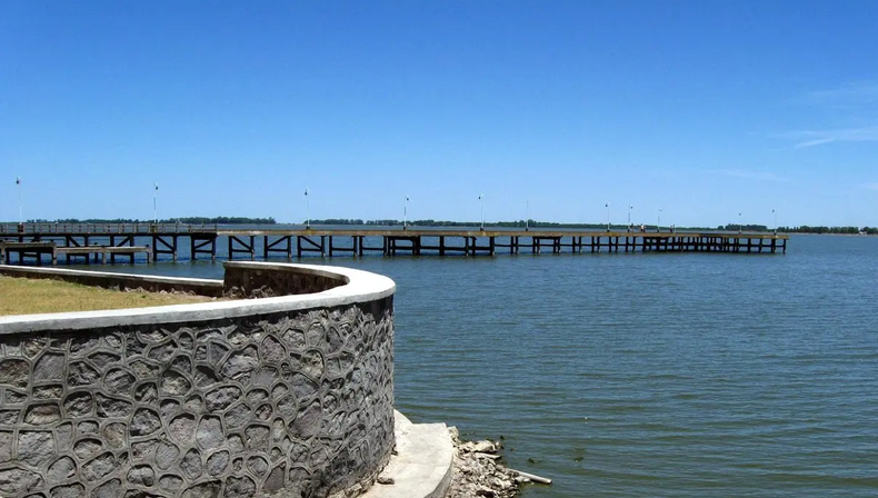 La laguna de Chascomús es el punto central del turismo local y un lugar ideal para disfrutar de la naturaleza.