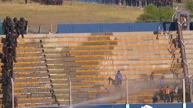 Los incidentes entre la Policía de San Luis y los hinchas.&nbsp;