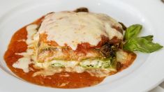 Estos restaurantes preparan lasaña de carne y de vegetales. Estos restaurantes preparan lasaña de carne y de vegetales.