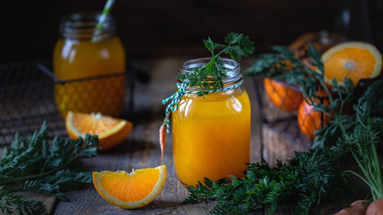 Es importante tener en cuenta que, aunque el licuado de naranja, perejil y ajo puede proporcionar ciertos beneficios a los pacientes con artritis, no constituye una cura definitiva