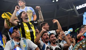 Los hinchas argentinos coparon el estadio para el partido contra Polonia. Los hinchas argentinos coparon el estadio para el partido contra Polonia.