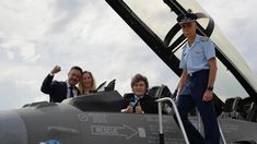 Javier Milei abordo de un F-16