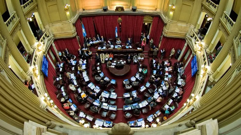 El Senado cerró una sesión maratónica con la aprobación de la Ley Antimafias El Senado cerró una sesión maratónica con la aprobación de la Ley Antimafias