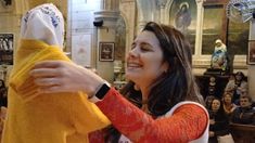 La imagen de la Virgen con el saquito amarrillo y el pañuelo. La imagen de la Virgen con el saquito amarrillo y el pañuelo.