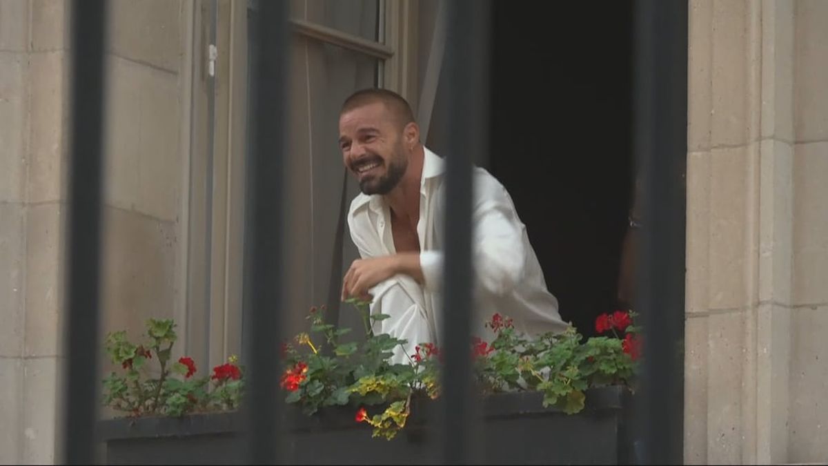 Locura por Ricky Martin en Recoleta: salió a saludar a sus fans y fue furor