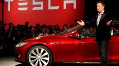 Elon Musk, CEO de Tesla, presentó un plan para bajar el precio de los vehículos eléctricos.