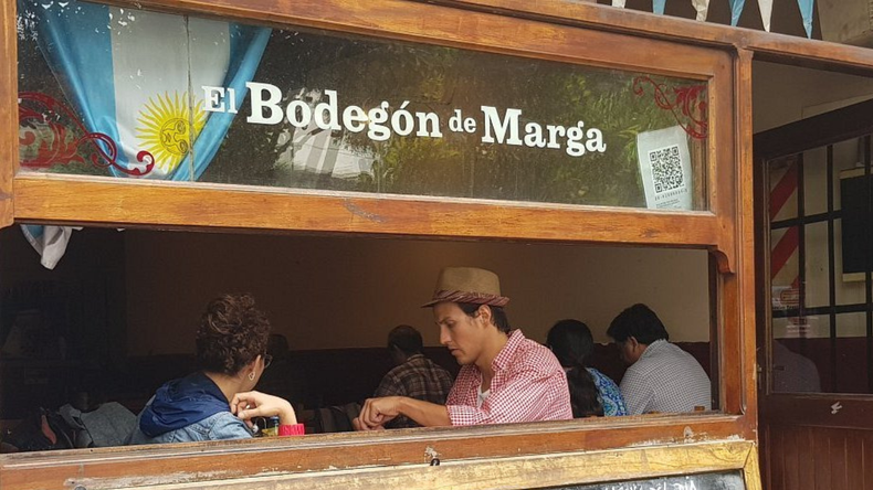 Con más de cuatro décadas en actividad, el local forma parte del circuito gastronómico histórico de la Ciudad Autónoma de Buenos Aires, reconocido por sus cortes de carne.