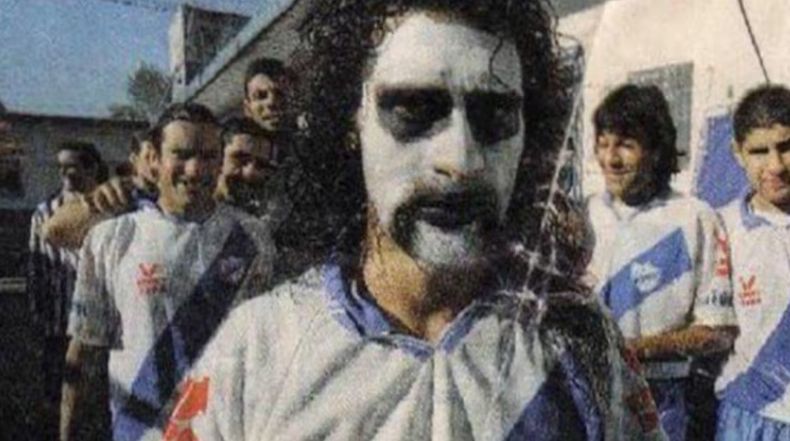 Con la camiseta de Midland y el rostro pintado de negro y blanco a finales de los 90.