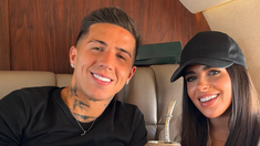 El jugador del Manchester City junto a su esposa.