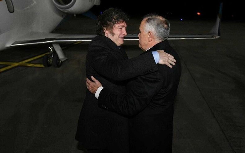 Milei y el gobernador tucumano Osvaldo Jaldo.