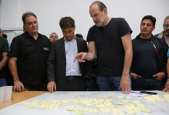 Kicillof junto a Federico Susbielles, intendente de Bahía Blanca.