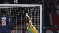 A Dibu le hicieron tres golazos. A Dibu le hicieron tres golazos.