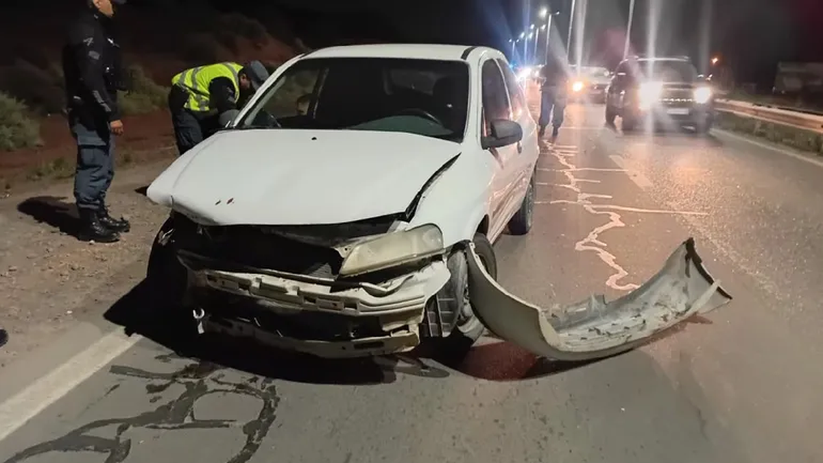 Neuquén: un jefe policial de Seguridad Vial chocó alcoholizado y luego huyó del hospital