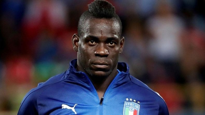 Balotelli explicó que de chico creció viendo videos de Maradona y Riquelme en Boca.