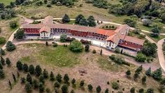 La Agencia de Administración de Bienes del Estado venderá los dos complejos.