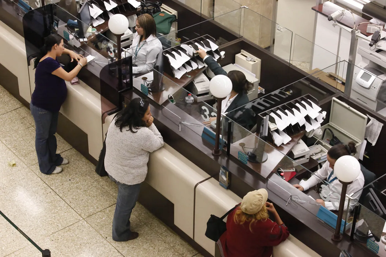 Los trabajadores de bancos tendrán otro aumento salarial.