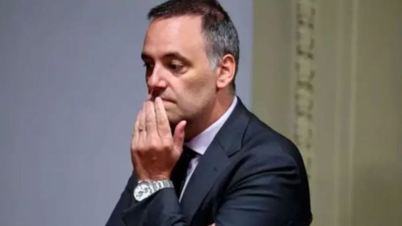 Manuel Adorni presentó su renuncia indeclinable a Milei.