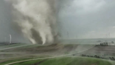 El tornado en Greenfield destrozó parte de las turbinas eólicas. El tornado en Greenfield destrozó parte de las turbinas eólicas.