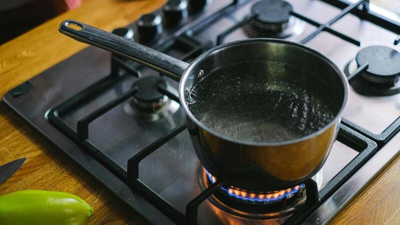 Las ollas retienen calor y favorecen la proliferación de bacterias en la comida.