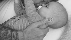 Después de criticar el colecho de Paula Chaves y Pedro Alfonso, Marcelo Tinelli lo practica con Lorenzo Después de criticar el colecho de Paula Chaves y Pedro Alfonso, Marcelo Tinelli lo practica con Lorenzo