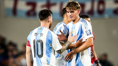 Nico Paz debutó en la Selección argentina y recibió elogios de Lionel Messi. Nico Paz debutó en la Selección argentina y recibió elogios de Lionel Messi.
