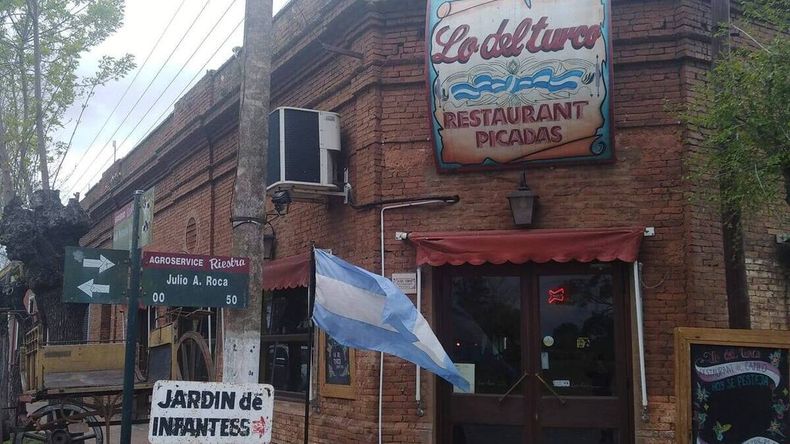 En turismo gastronómico, Ramón Biaus se destaca por su bodegón Lo del Turco y su propuesta de platos tradicionales que atraen visitantes cada fin de semana.