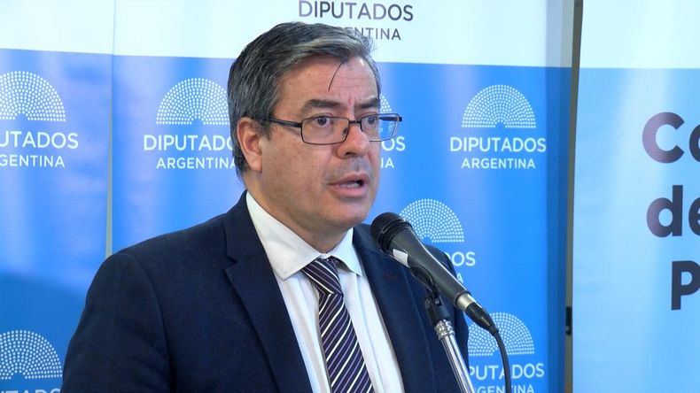 Germán Martínez: "Los temas que le interesan a Milei los saca por DNU de espaldas al Congreso"