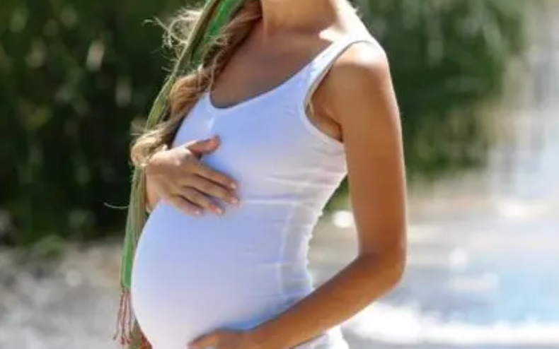 La pareja anunció el nuevo integrante de la familia a los millones de seguidores en las redes sociales.