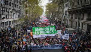 La Marcha de la Bronca llegó al centro porteño.